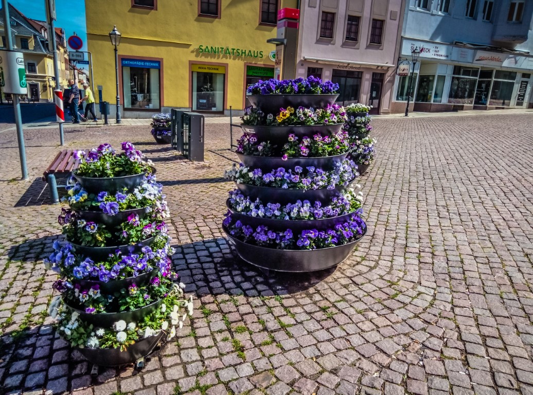Fotonachweis Stadtgärtnerei Oschatz ażurowe dekoracje wieże kwiatowe kwietniki miejskie 11