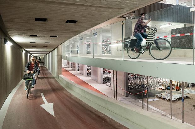 Parking rowerowy w Utrechcie. Projekt Ector Hoogstad Architecten (6)