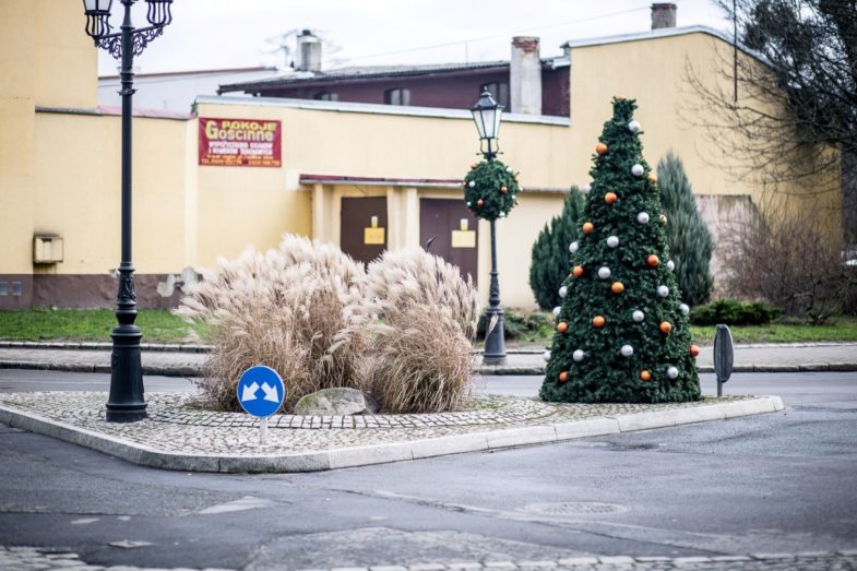 świąteczne dekoracje miejskie, wielkie bombki milicz terrachristmas (1)