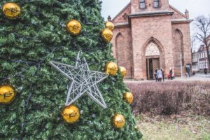 Święta w Gdańsku - choinki sztuczne w różnych zakątkach miasta