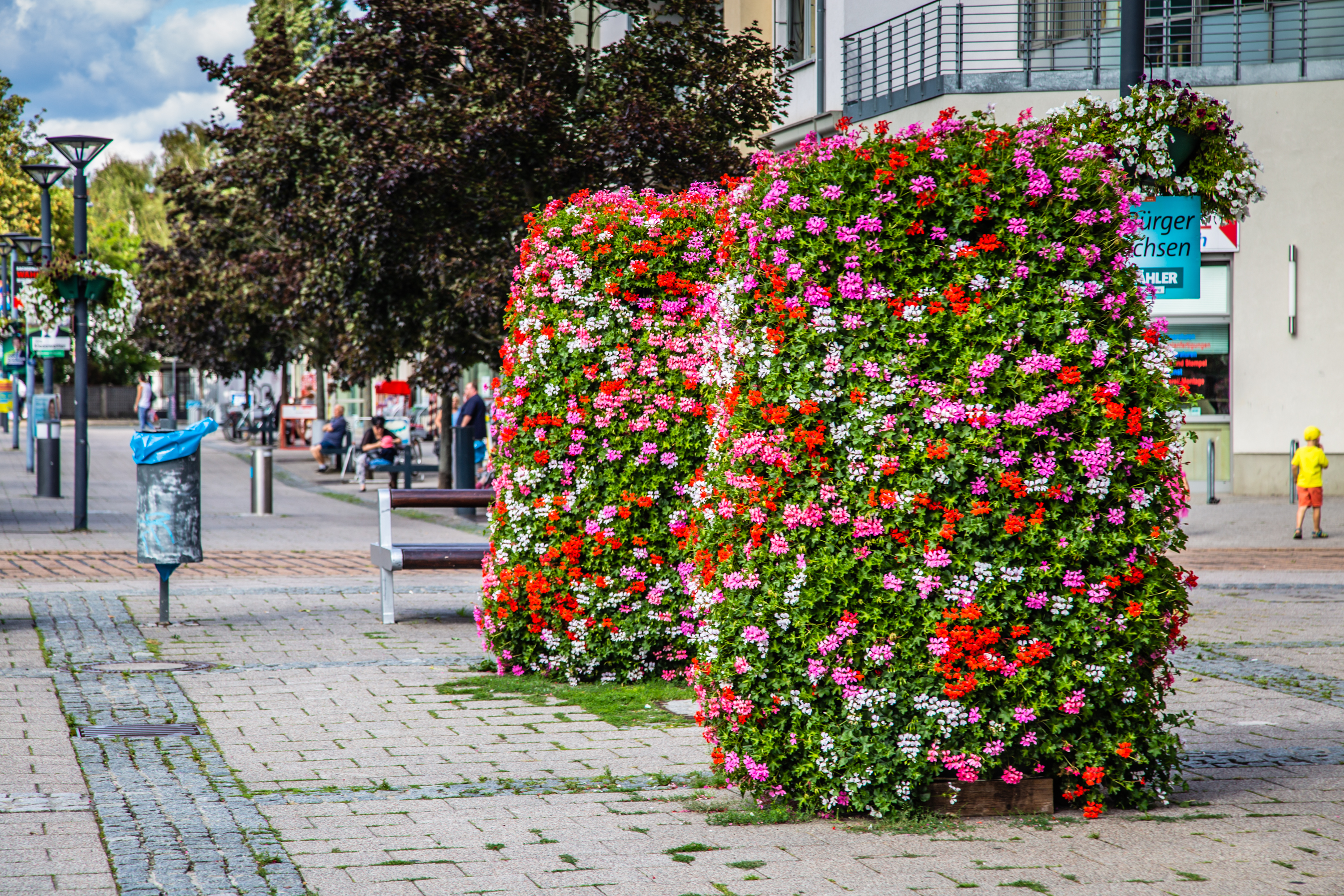 ukwiecenie miasta wieże kwiatowe donice miejskie gianto tablo terraform Schkeuditz 23