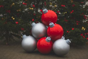 Bożonarodzeniowe dekoracje miejskie bombki xxl recz