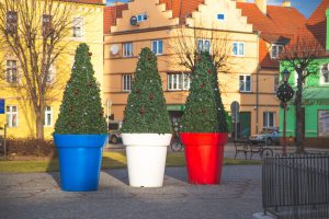 Bożonarodzeniowe dekoracje miejskie nakładki donice terrachristmas chocianów
