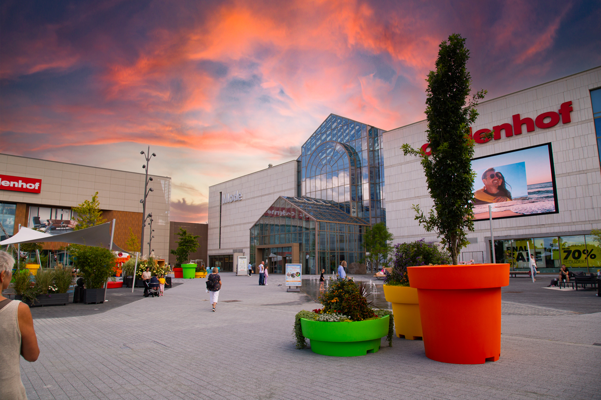 large-pots-have-become-the-showcase-of-the-shopping-mall-landscape2